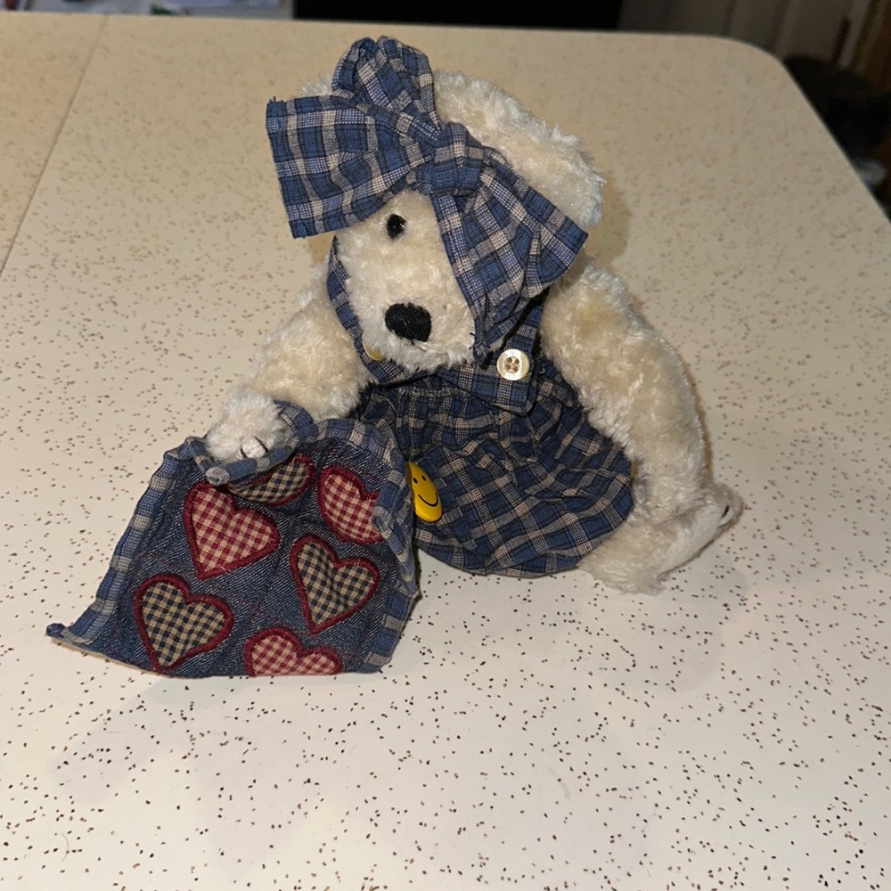 Boyds Bear retired Chamomile Teddy Holding Quilted Heart Blanket Blue/White/Red